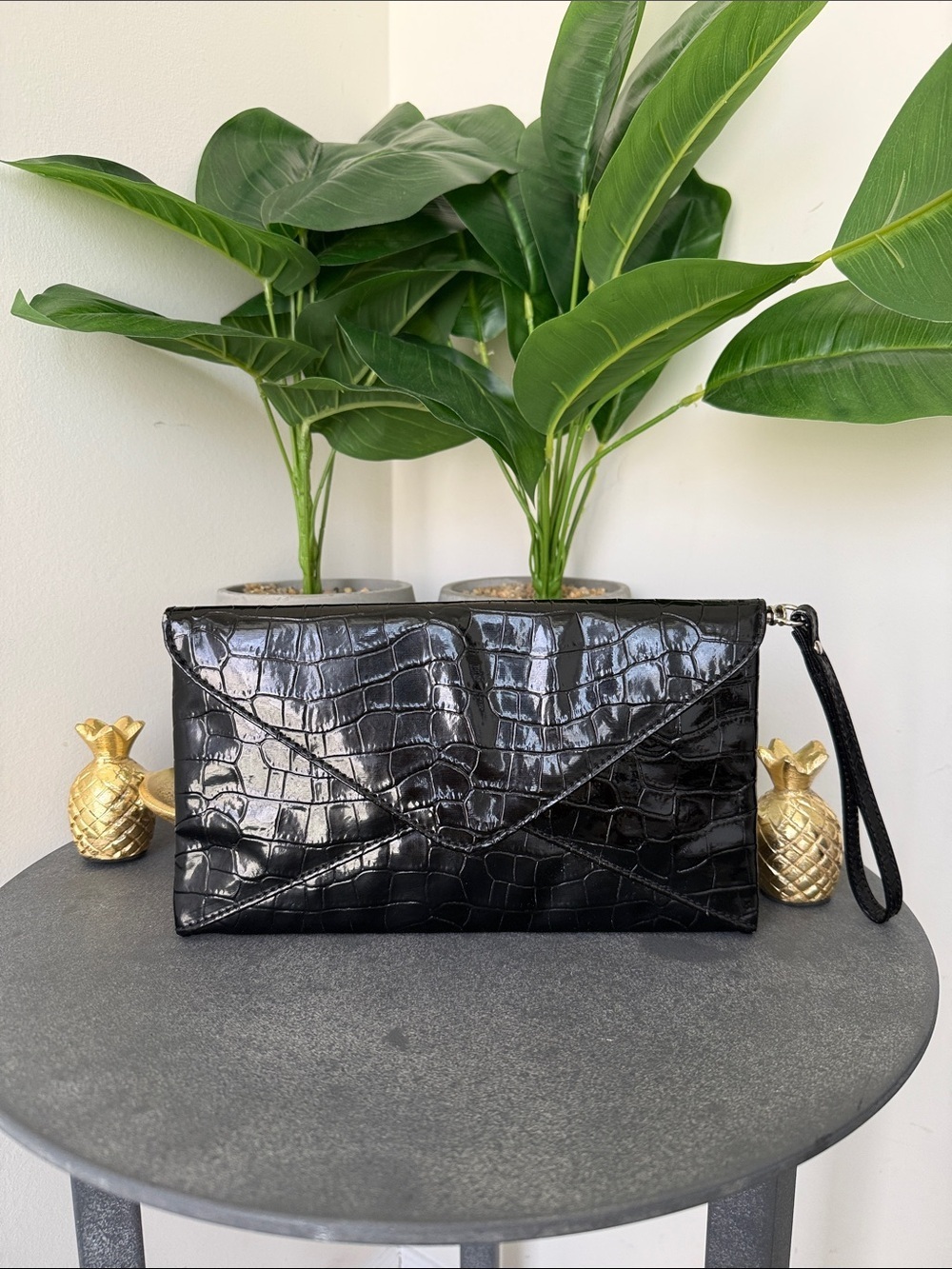 Elegant Black Crocodile-Embossed Men's Clutch